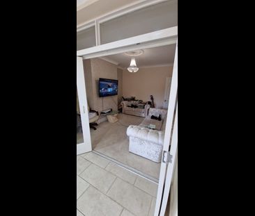 3 Bed Terraced House, Dawlish Drive, IG3 - Photo 6