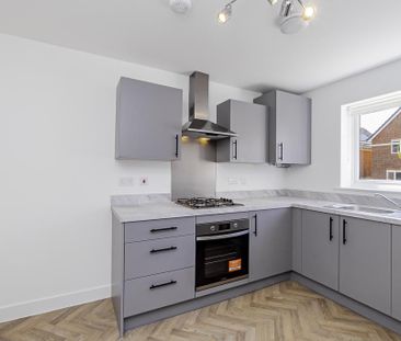 4 bedroom semi-detached house to rent - Photo 5