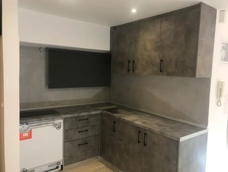 Studio/Γκαρσονιέρα για ενοικίαση - Παλαιό Φάληρο, - Φωτογραφία 2