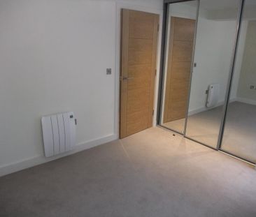 2 bedroom ground floor flat to rent - Photo 2