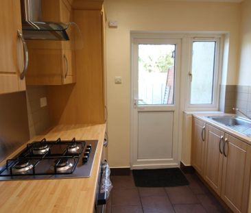 3 bedroom terraced house to rent - Photo 5