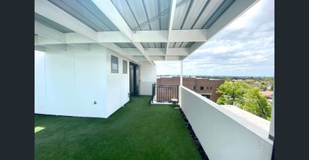 One Bedroom Renovated Rooftop Unit - Photo 4