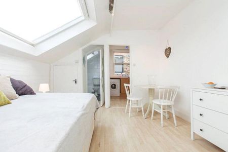 Studio to rent - Photo 2