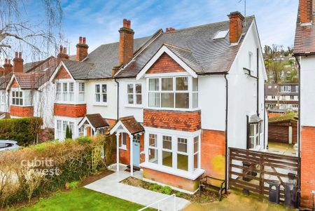 5 bedroom semi-detached house to rent - Photo 2