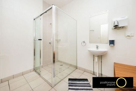 Large Single Room. Rent Includes Electricity, Wi Fi and Water – Bus stop at Front Door. - Photo 4