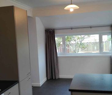 Fully insulated 3 bedroom 1 bathroom home - Photo 3