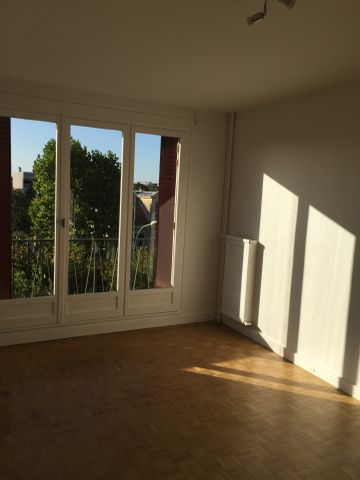 Location Appartement 1 pièce 28m² ST MAUR DES FOSSES 94210 - Photo 2