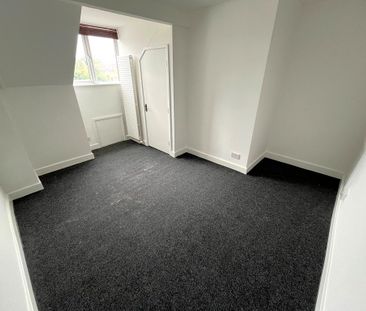 3 bedroom end of terrace house to rent - Photo 4