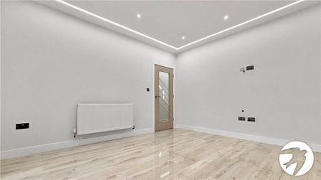 5 bedroom semi-detached house to rent - Photo 2