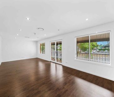 Spacious Family Home with Room to Grow - Close to Leisure Centre! - Photo 6