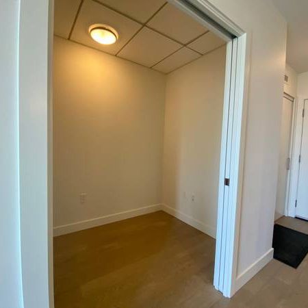 1 bed & den unit for rent, close to Canada Line - Photo 4