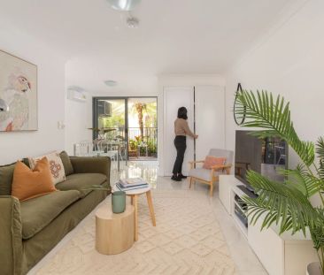 Fully furnished apartment with pool views in Glebe - Photo 1