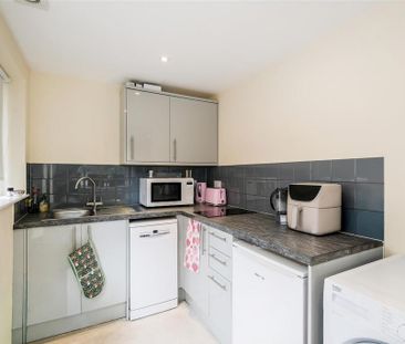 Studio to rent - Photo 6