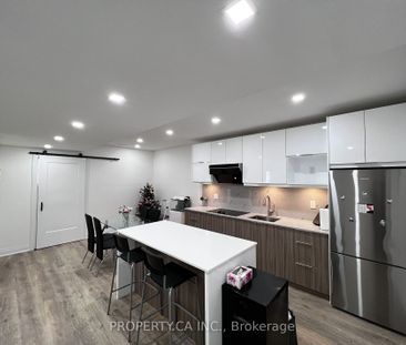 Detached Home For Lease | N8118684 - Photo 2