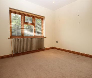 5 bedroom detached house to rent - Photo 4