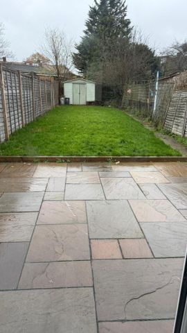 1 bedroom in a house share to rent - Photo 3