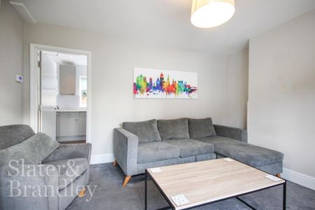 2 bedroom semi-detached house to rent - Photo 2