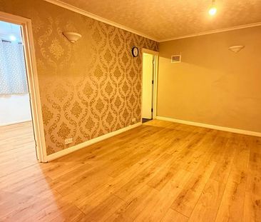 4 bedroom end of terrace house to rent - Photo 1