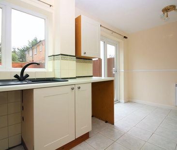 3 bedroom end of terrace house to rent - Photo 4