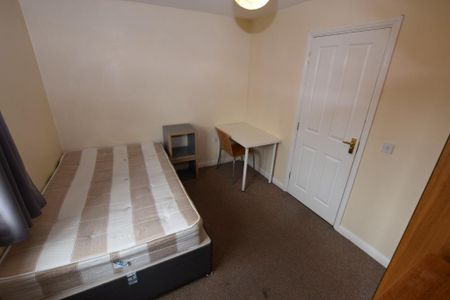 6 bedroom semi-detached house to rent - Photo 4