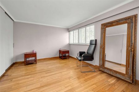 A charming two bedroom apartment with balcony in Ascot. - Photo 3