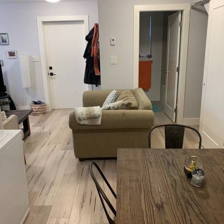 Cozy & Modern 1-Bedroom Suite for Rent – Available April 15th - Photo 3