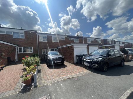 4 bedroom terraced house to rent - Photo 3