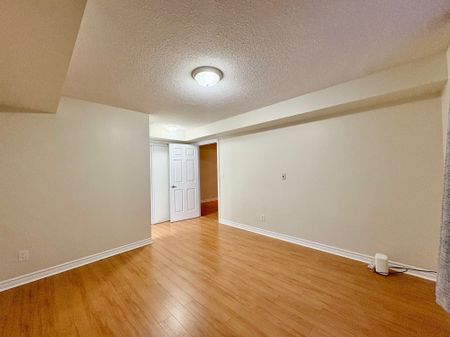 For Lease - 3888 Duke Of York Boulevard Unit# 830, Mississauga, Ontario - Photo 5