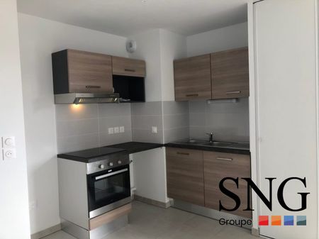 T3 AVEC BALCON ET DEUX PARKINGS - Photo 3