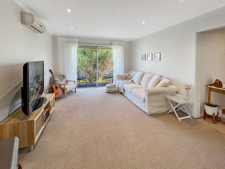 8/6 Edward Street, Essendon VIC 3040 - Photo 2