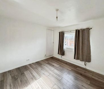 4 bedroom terraced house to rent - Photo 6