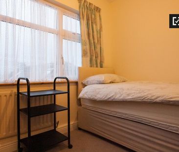 Room for rent in 5-bedroom house in Donaghmede, Dublin - Photo 6