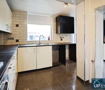 3 bedroom end of terrace house to rent - Photo 5