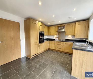 3 bedroom semi-detached house to rent - Photo 5