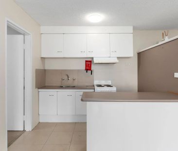 Bright One Bedroom Unit in Prime Queanbeyan Location - Photo 4