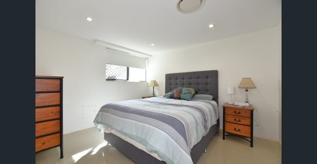 FURNISHED TWO BEDROOM UNIT ON THE ESPLANADE! - Photo 1