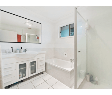 Spacious 3 Bedroom Townhouse - Photo 6