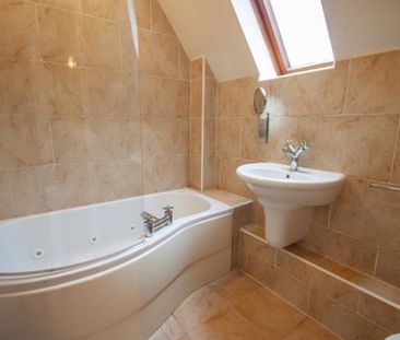 2 bedroom House To Let - Photo 2