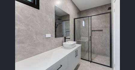 Sleek & Sophisticated Reservoir Townhouse - Photo 2