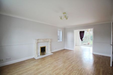 4 bedroom detached house to rent - Photo 2