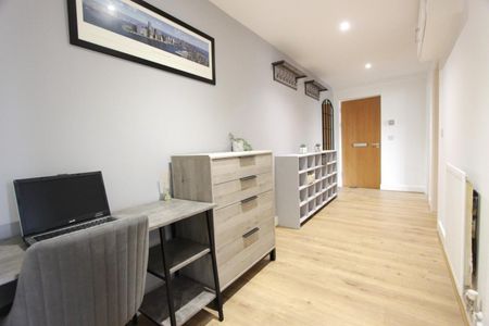 2 bedroom Flat To Let Total Size: 711 SQ FT - Photo 4