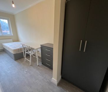 Room in a Shared House, Tokyngton Avenue, HA9 - Photo 1