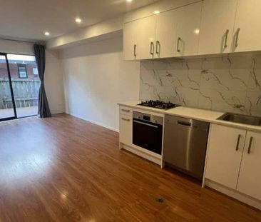 3 Bedroom, 3 Bathroom Townhouse - Photo 3