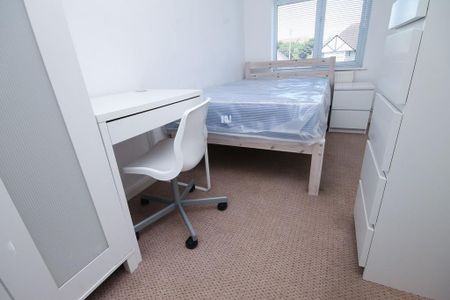 4 bedroom apartment to rent - Photo 3