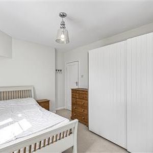 Limes Gardens, SW18 - Photo 1
