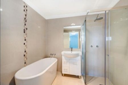 Family Comfort and Versatility in the Heart of Ermington - Photo 3