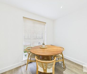 4 bedroom semi-detached house to rent - Photo 3