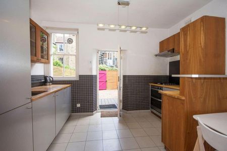 3 bedroom flat to rent - Photo 2