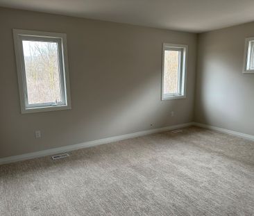 For Lease - 5 Wilson Court, Thorold, Ontario - Photo 3