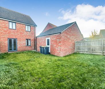 3 bedroom semi-detached house to rent - Photo 5